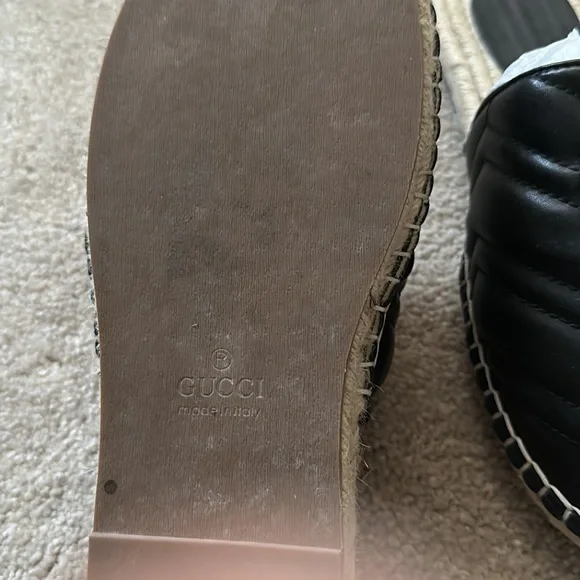 Perfectly worn in excellent condition Gucci slippers - Picture 3 of 3